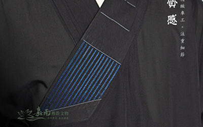 在家居士穿的海青是什麼？一探莊嚴法服的意義、穿著與選購方法